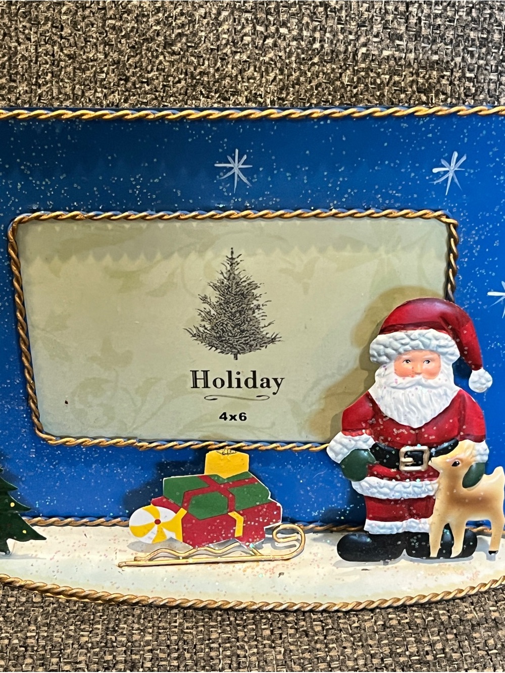 Metal 3D holiday-themed 4x6 picture frame decorated with a snowy night sky